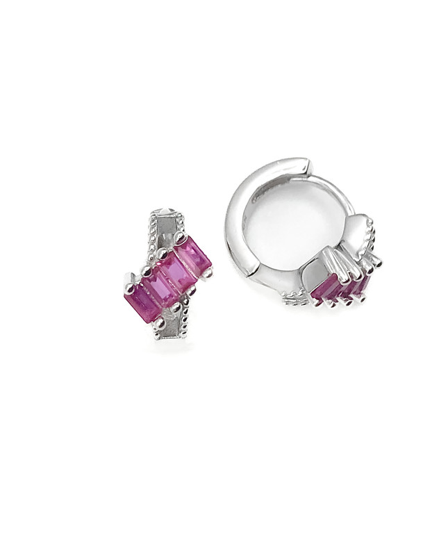 Aretes plata huggie pequeño piedras fucsias bagettes cruzadas