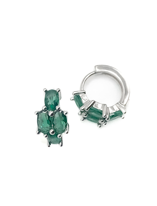 Aretes plata huggie pequeño piedras verde oval