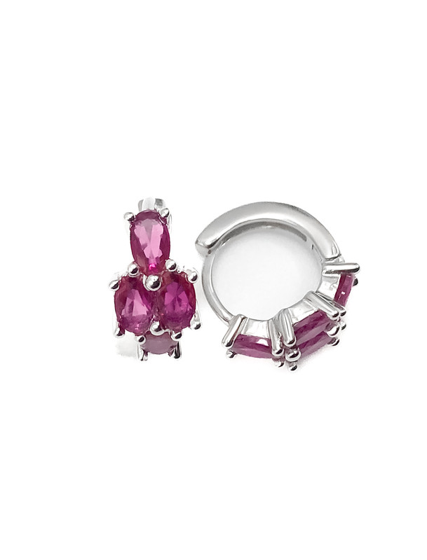 Aretes plata huggie pequeño piedras fucsias oval