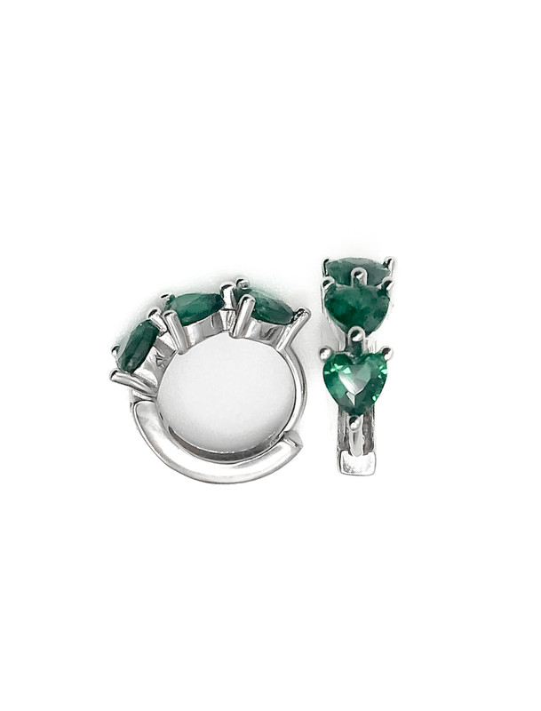 Aretes plata huggie pequeño piedras verde corazon