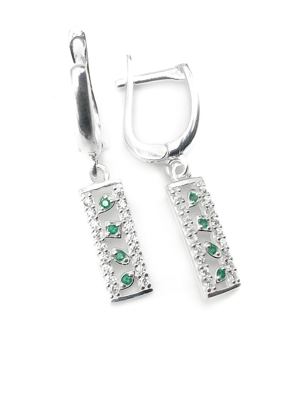 Aretes plata con colgante rectangular de piedras blancas y verdes broche de patente