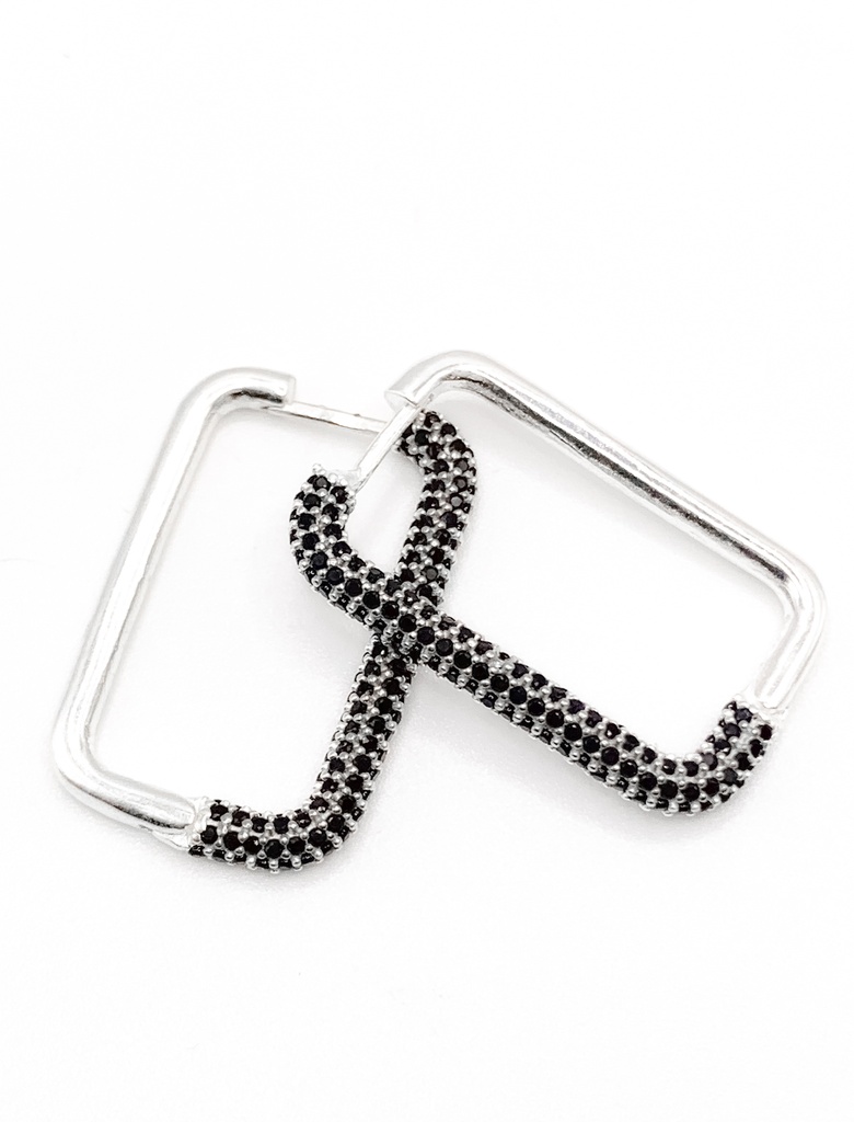 Aretes plata huggie rectangular piedras negras