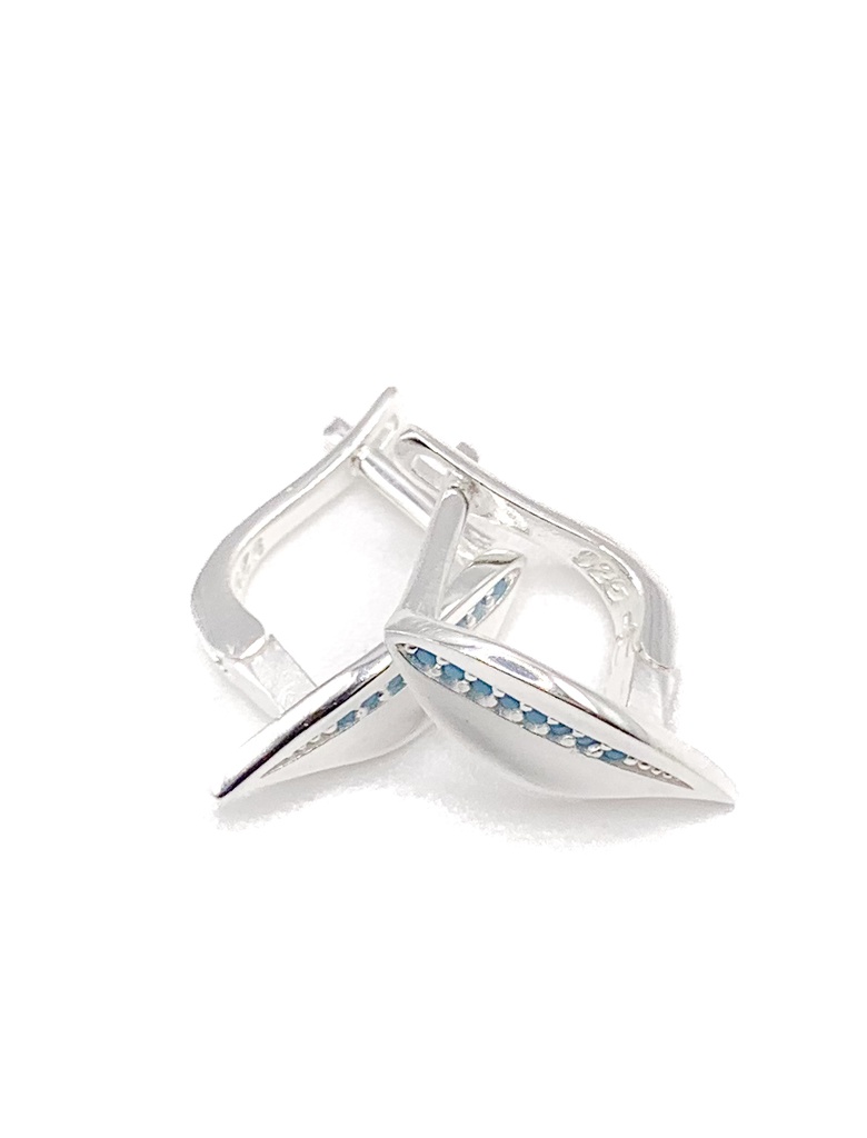 Aretes plata con broche de patente hoja lisa con linea de piedras turquesas