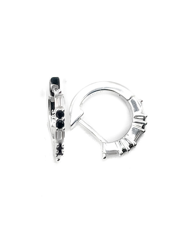 Aretes plata huggie circones negros y baguettes