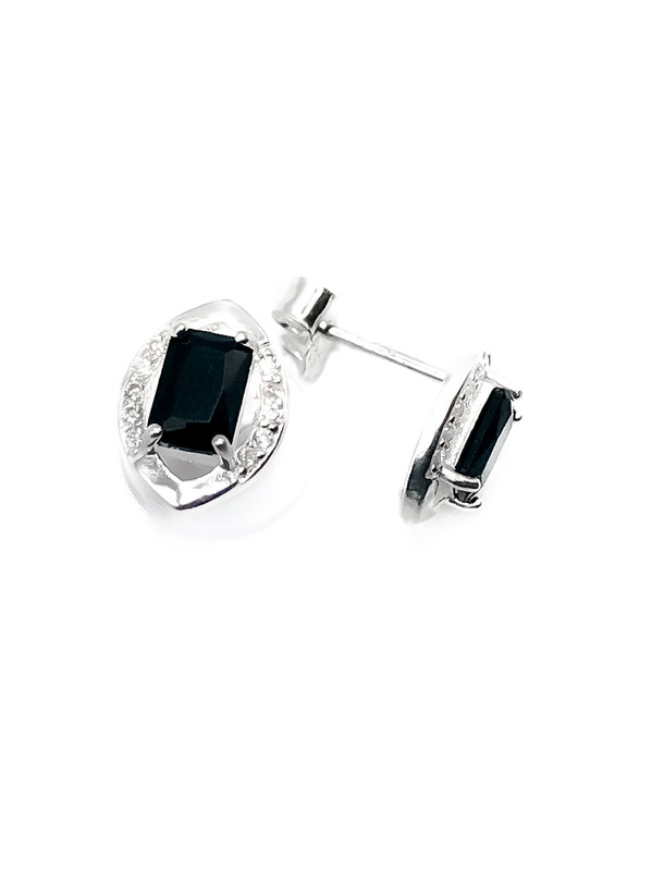 Aretes plata olval de punta con piedra rectangular negro