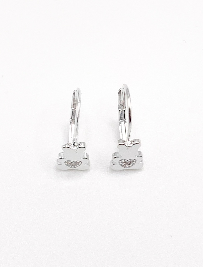 Aretes plata de asa oso liso con corazon de circon blanco