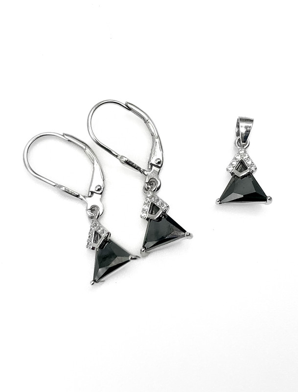 Juegos plata triangular piedra negra con asa