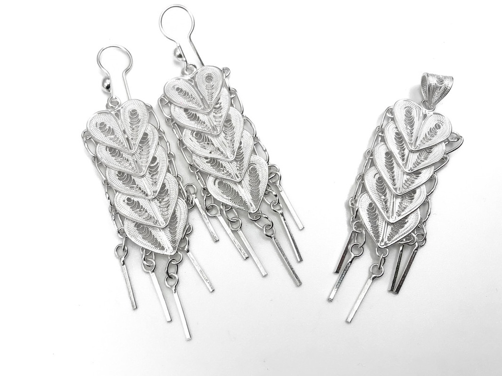 Juegos plata filigrana corazones flecos con aza